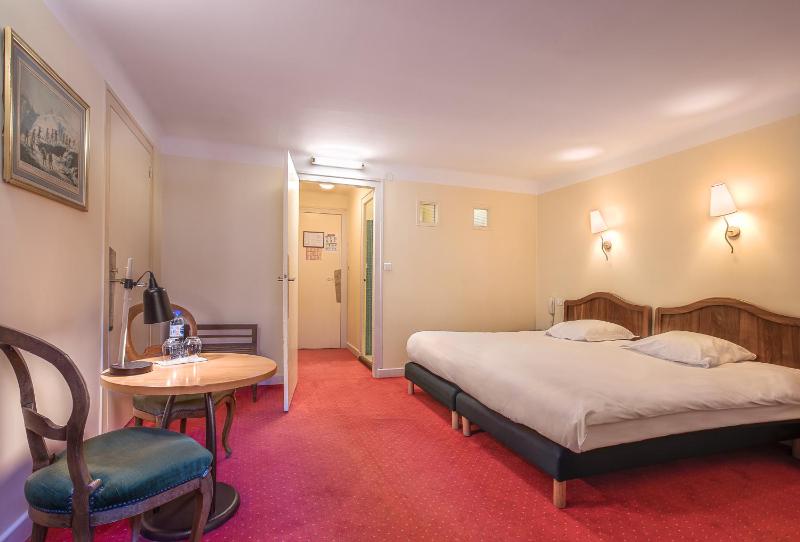 Standard Double/Twin Room image 4