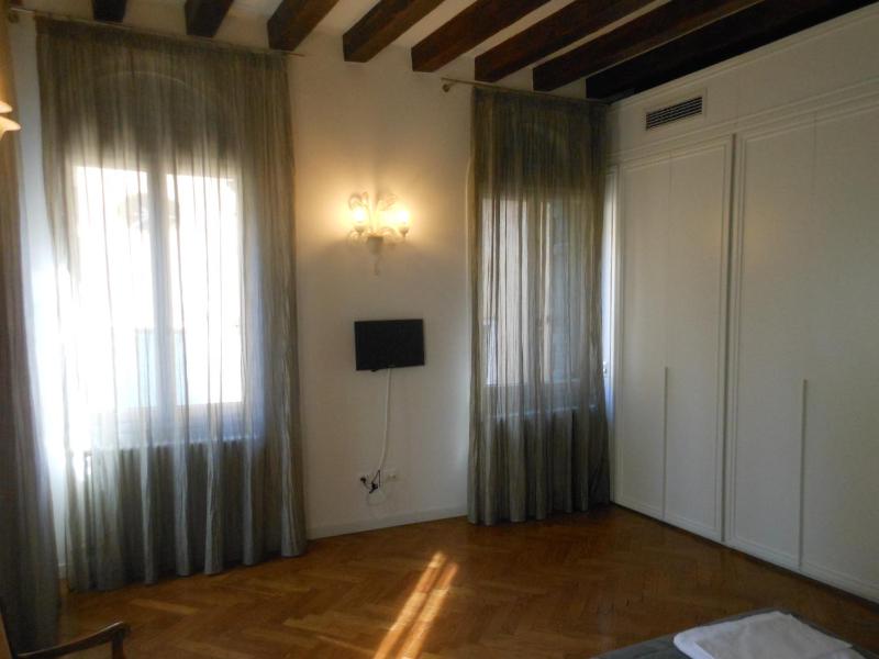 One-Bedroom Apartment with City View - Second Floor image 4