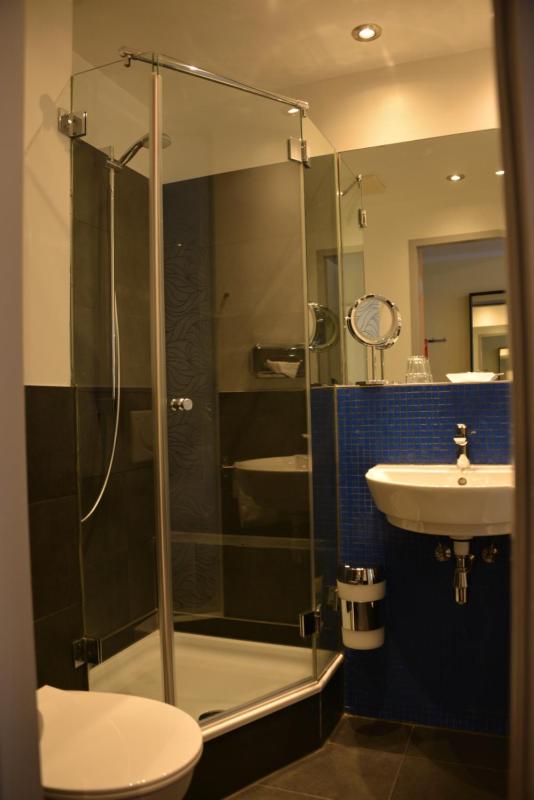 Double Room image 4
