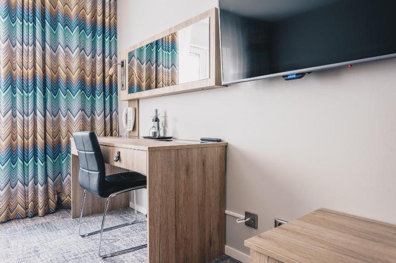 Standard Double or Twin Room image 4
