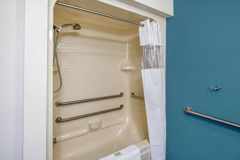 Queen Room - Disability Access/Non-Smoking image 2