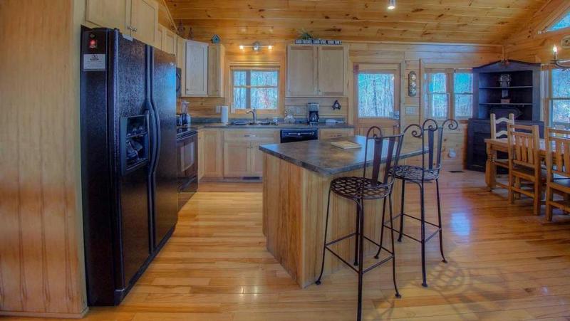 Blackberry Lodge- Pet Friendly | Outdoor Firepit | Hot Tub - image 13