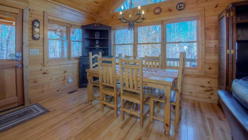 Blackberry Lodge- Pet Friendly | Outdoor Firepit | Hot Tub - image 21