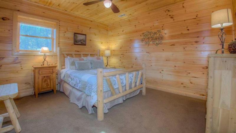 Blackberry Lodge- Pet Friendly | Outdoor Firepit | Hot Tub - image 33