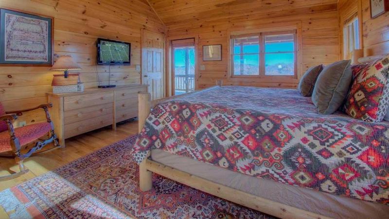 Blackberry Lodge- Pet Friendly | Outdoor Firepit | Hot Tub - image 8
