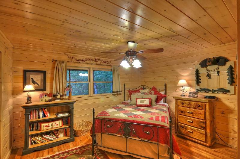 Aska Adventure Lodge- Big Game Room | Outdoor Fireplace | Firepit | Hot Tub - image 6