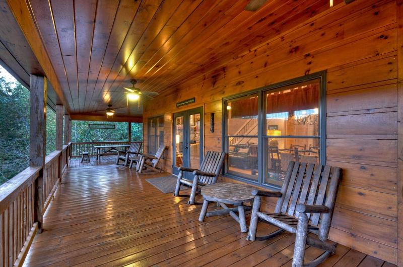 Aska Adventure Lodge- Big Game Room | Outdoor Fireplace | Firepit | Hot Tub - image 12