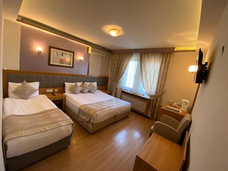 Superior Triple Room image 3