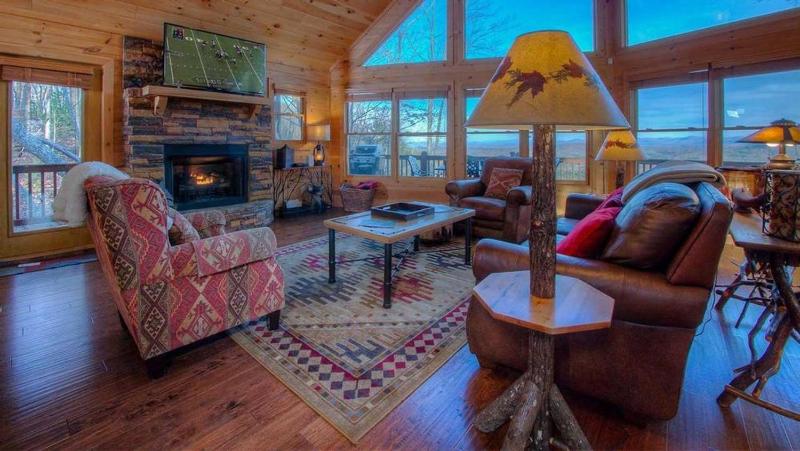 Black Dog of Blue Ridge- Pet Friendly | Fenced In Yard | Hot Tub | Outdoor Fireplace - image 1