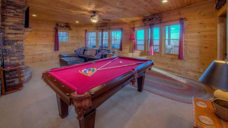 Black Dog of Blue Ridge- Pet Friendly | Fenced In Yard | Hot Tub | Outdoor Fireplace - image 28