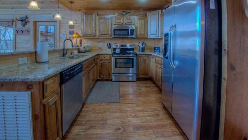 Black Dog of Blue Ridge- Pet Friendly | Fenced In Yard | Hot Tub | Outdoor Fireplace - image 10