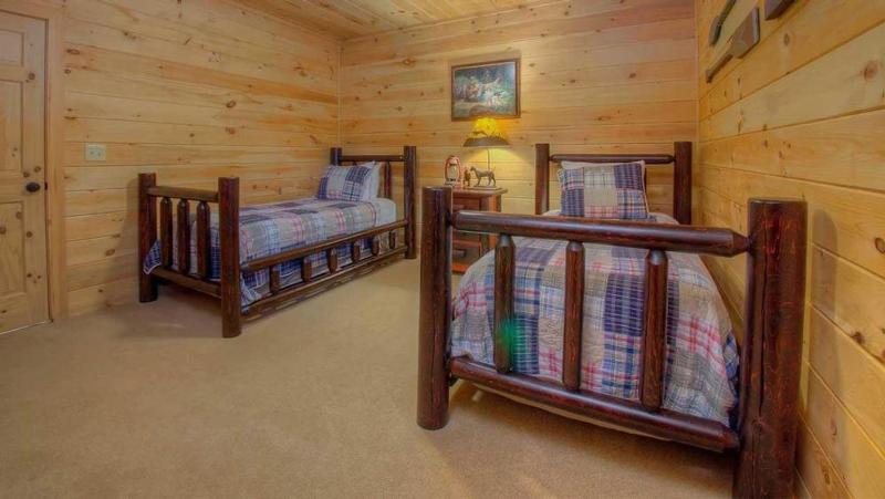 Black Dog of Blue Ridge- Pet Friendly | Fenced In Yard | Hot Tub | Outdoor Fireplace - image 20