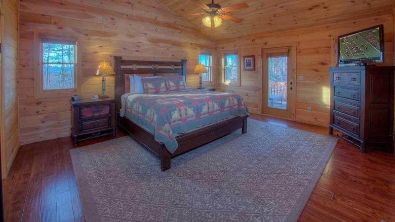 Black Dog of Blue Ridge- Pet Friendly | Fenced In Yard | Hot Tub | Outdoor Fireplace - image 15