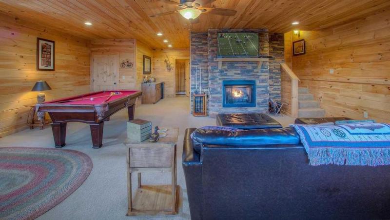 Black Dog of Blue Ridge- Pet Friendly | Fenced In Yard | Hot Tub | Outdoor Fireplace - image 37