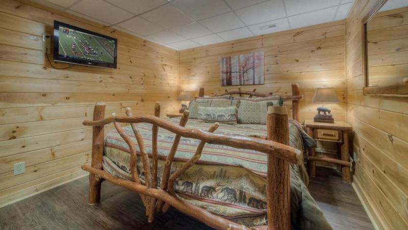 Big Sky Retreat- Pet Friendly | Game Room | Hot Tub with Views - image 28