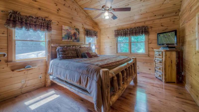 Big Sky Retreat- Pet Friendly | Game Room | Hot Tub with Views - image 18