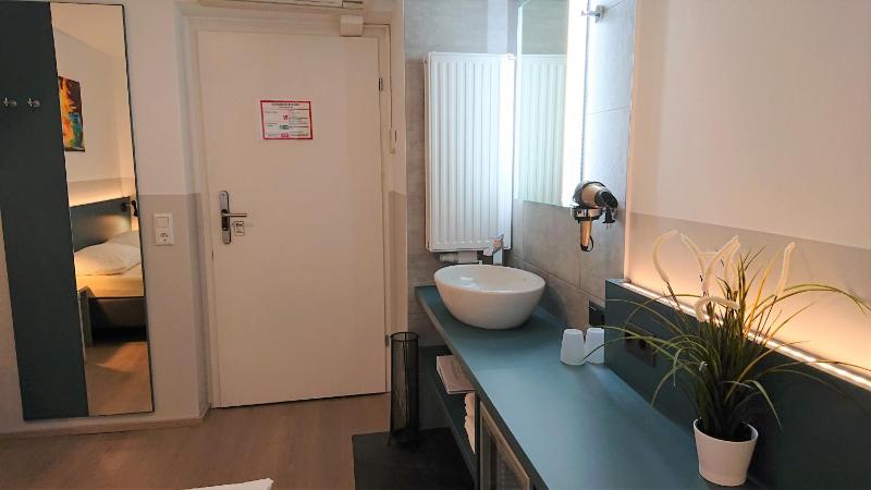 Double Room with Shared Bathroom image 3