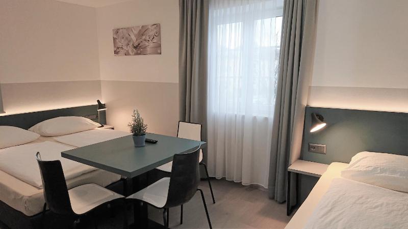 Triple Room with Shared Bathroom image 4