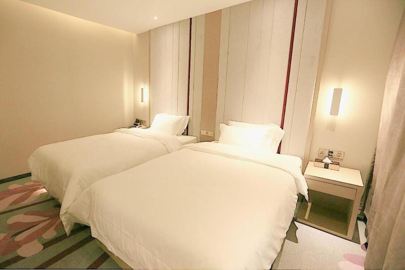 Deluxe Twin Bed Room image 2