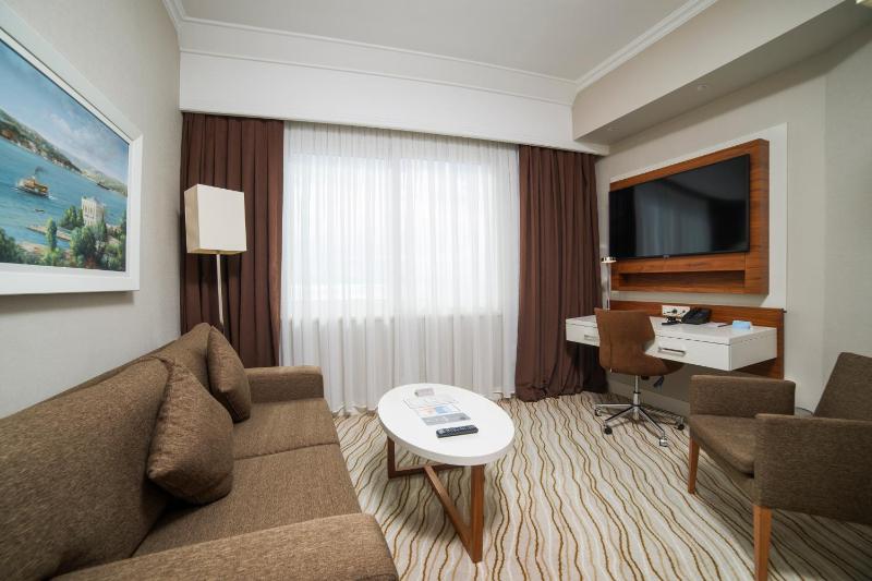 Superior Room with Sea View - Non-Smoking image 4