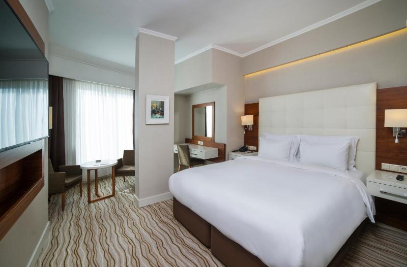 Superior Room with Balcony and Sea View - Non-Smoking image 4