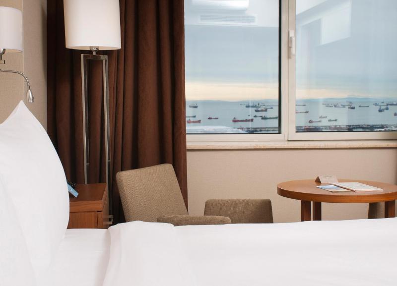 Suite with Sea View - Non-Smoking image 3