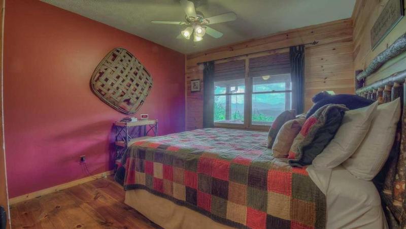 Heavens Whisper- Lake and Mountain Views | Outdoor Fire Pit | Aska Adventure Area - image 6
