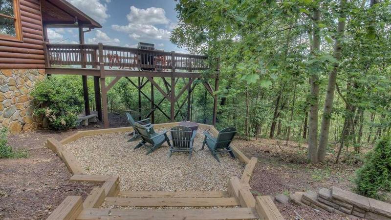 Heavens Whisper- Lake and Mountain Views | Outdoor Fire Pit | Aska Adventure Area - image 3