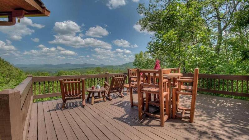 Heavens Whisper- Lake and Mountain Views | Outdoor Fire Pit | Aska Adventure Area - image 15