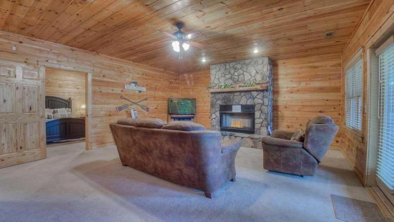 Laurel Valley Lodge- Pet Friendly | Outdoor Fire Pit & Fireplace | Game Room - image 18