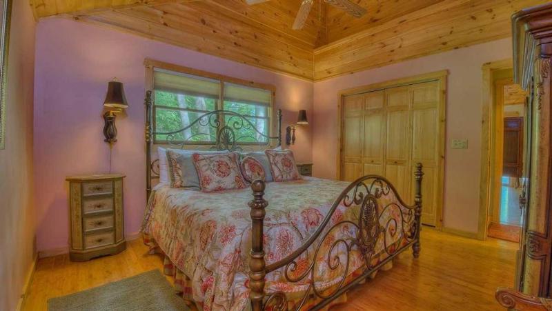 Four-Bedroom Holiday Home image 4