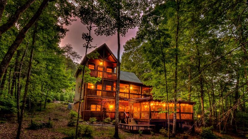 Our Blue Heaven- Private yet convenient | Hot tub |Screened Porch - image 9