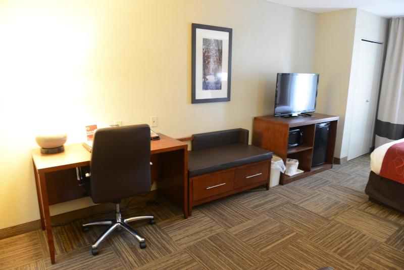 King Suite - Non-Smoking image 3
