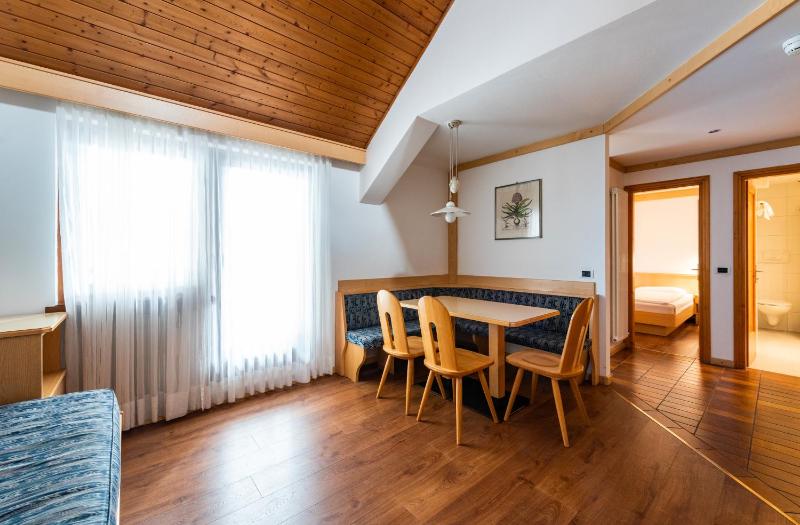 One-Bedroom Apartment (5 Adults) - Split Level image 4