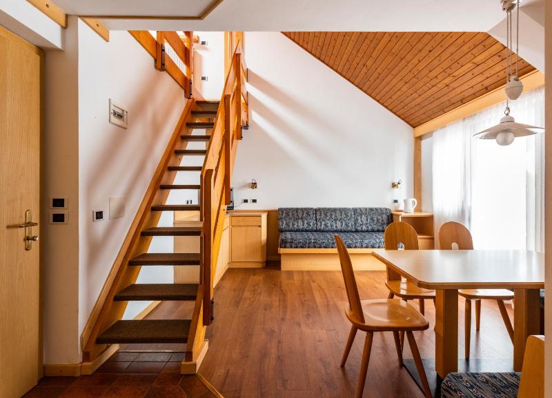 One-Bedroom Apartment (5 Adults) - Split Level image 3
