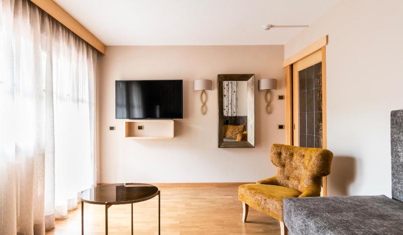 Standard Suite image 4