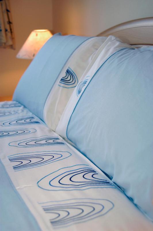 Deluxe Double or Twin Room image 3