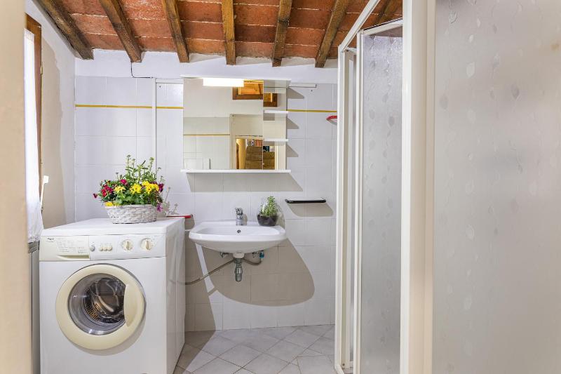 Three-Bedroom House on Two Floors image 1