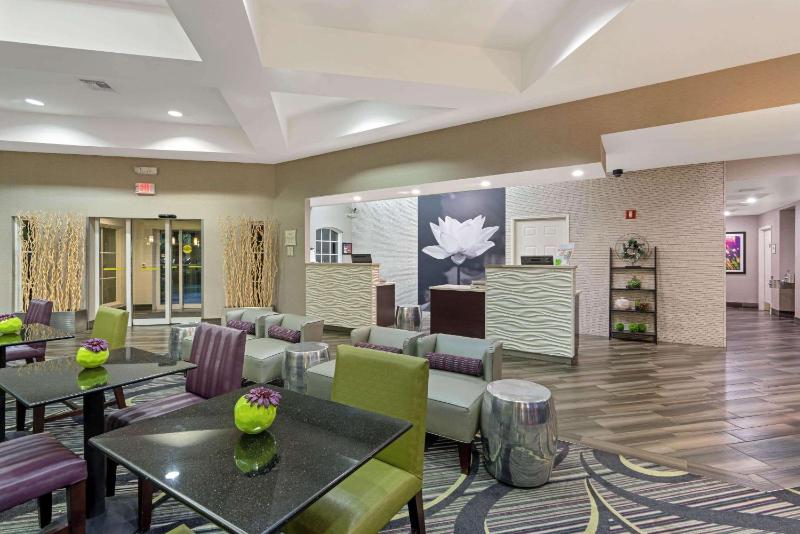 La Quinta Inn & Suites by Wyndham Phoenix Scottsdale - image 25