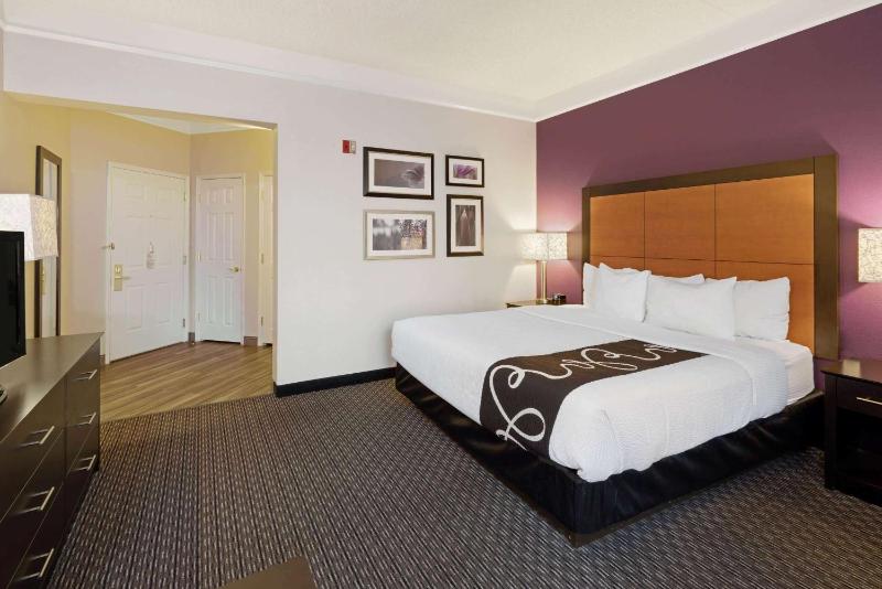 La Quinta Inn & Suites by Wyndham Phoenix Scottsdale - image 31