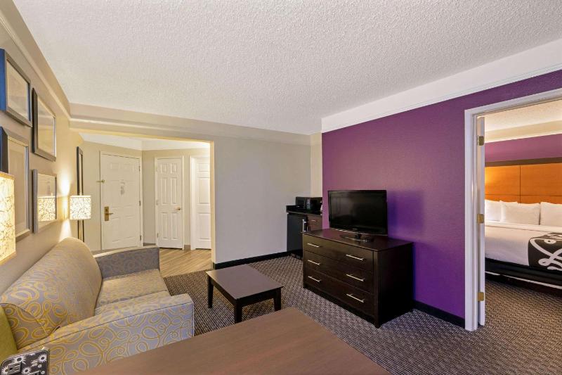 La Quinta Inn & Suites by Wyndham Phoenix Scottsdale - image 12