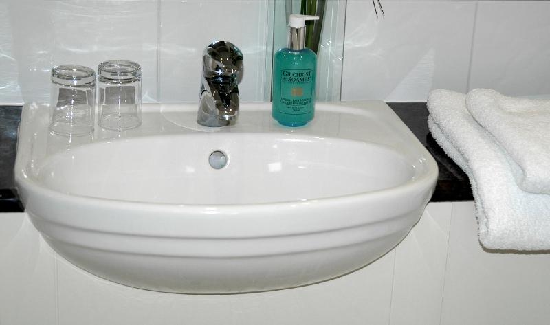 Standard Single Room - First Floor image 3
