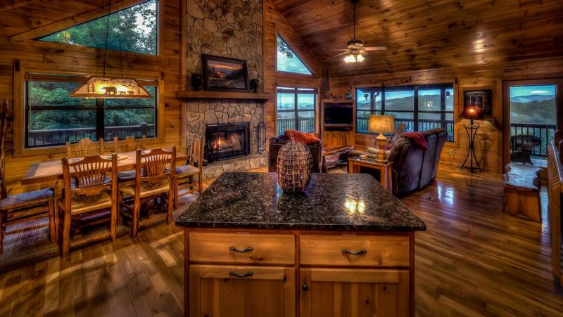 TreeTops- Pet Friendly | Master on Main | 5 minutes from Downtown Blue Ridge - image 9