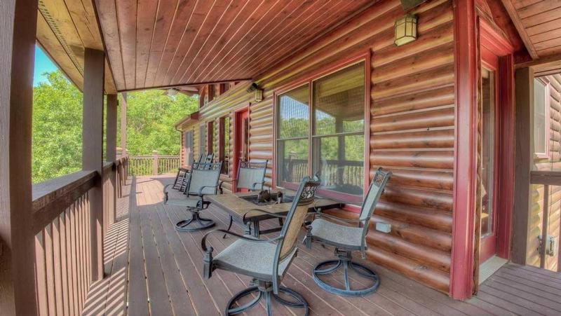 Tondelia- Unique and Contemporary | Outdoor Living | Master on Main - image 32
