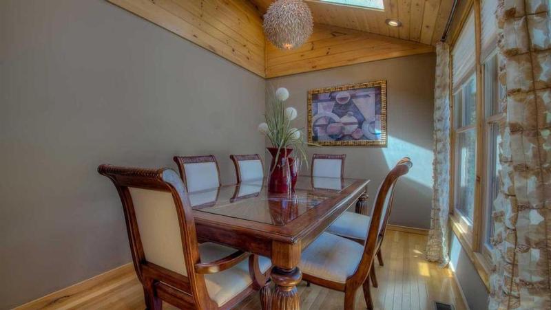 Tondelia- Unique and Contemporary | Outdoor Living | Master on Main - image 3
