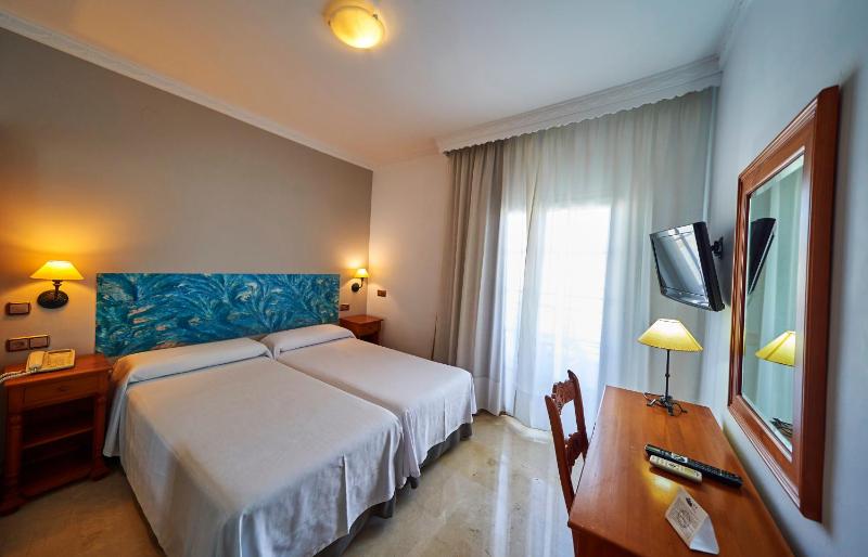 Double or Twin Room image 2