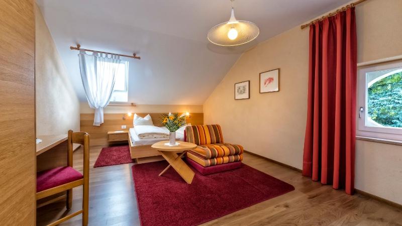 Standard Double Room image 3