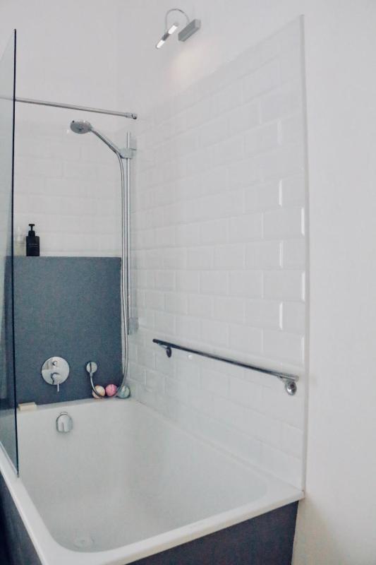 Double Room with Balcony image 2