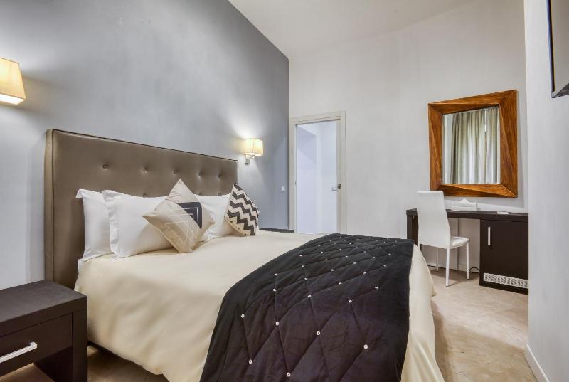 Double Room image 1