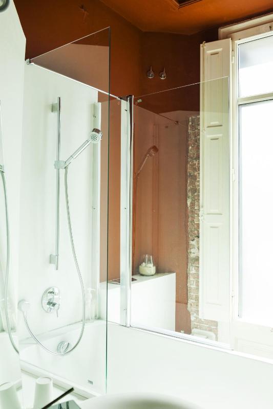 Deluxe Large Double Room with Balcony image 3